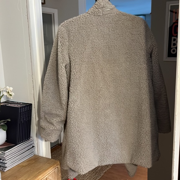 STEVE MADDEN BB Dakota faux fur jacket - Picture 2 of 5